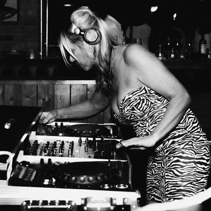 DJ Vivy B (331)